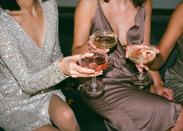 How are Champagne and Sparkling wine different?