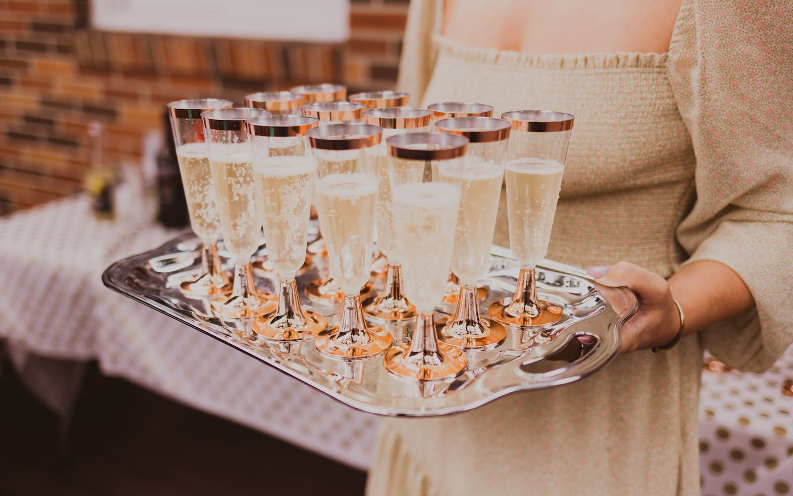 Battle of the Bubbles: Is Champagne or Sparkling Wine Better?