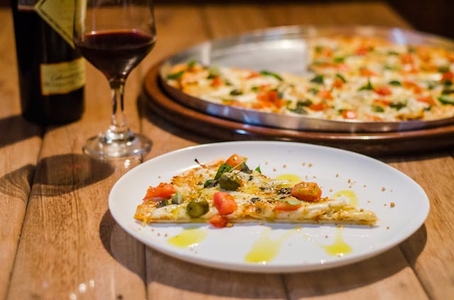 merlot wine and pizza