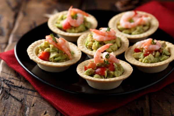 Summer shrimp and avocado salad with wine