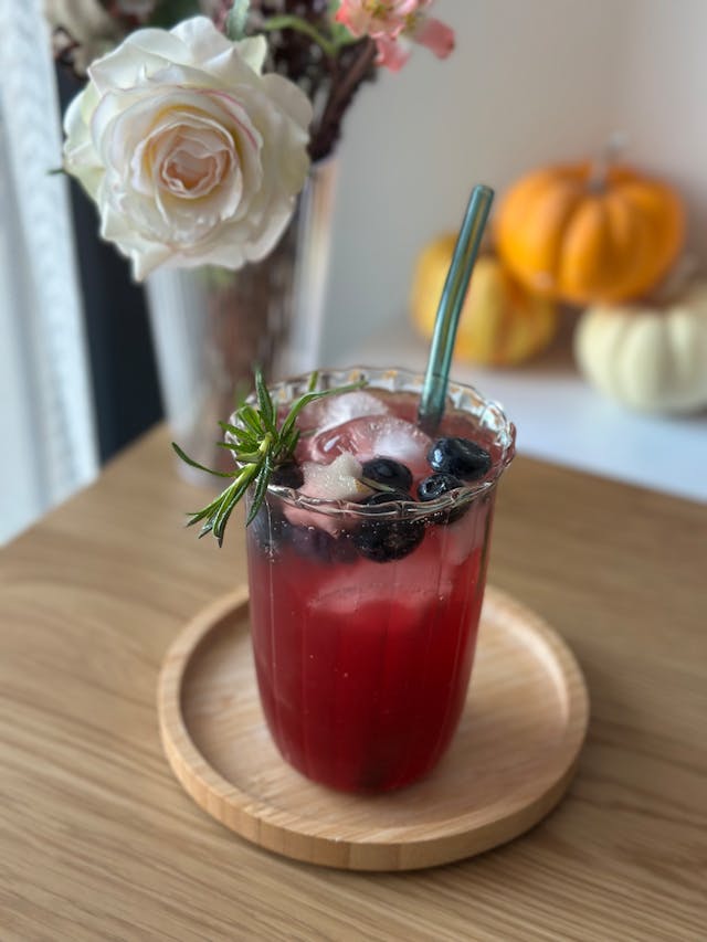 fall pumpkin berry cocktail