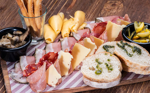 charcuterie board with merlot wine pairing cabernet sauvignon.