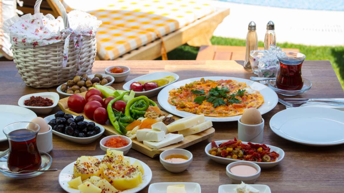 10 Popular Mediterranean Food and Wine Pairing Suggestions