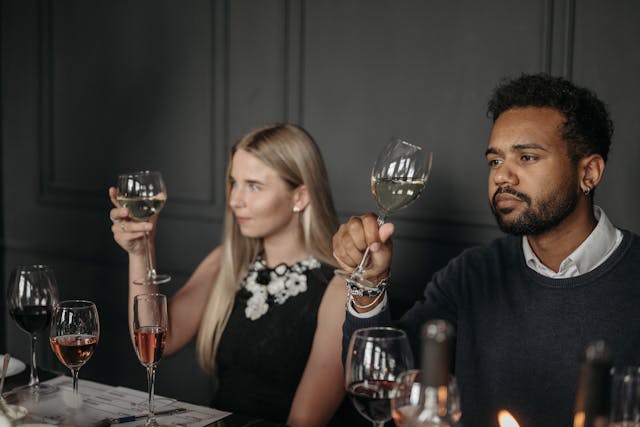Order of tasting wine and most common wine tasting types.